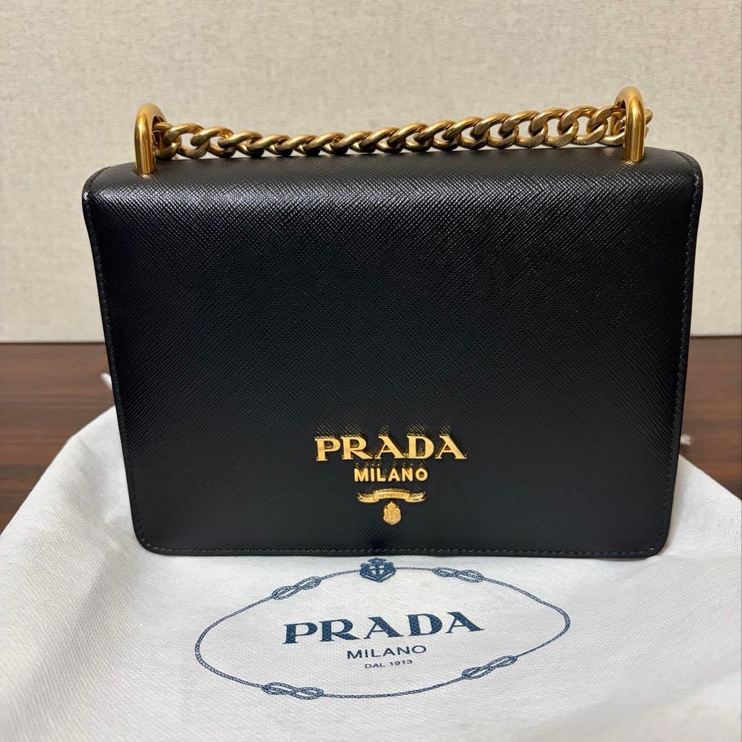 PRADA ブラックレザー ショルダーバッグ
