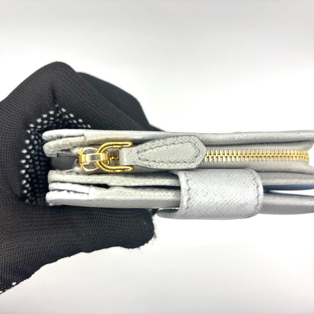 ✨現行モデル✨PRADA 二つ折り　財布　サフィアーノ　メタルロゴ　ICタグ