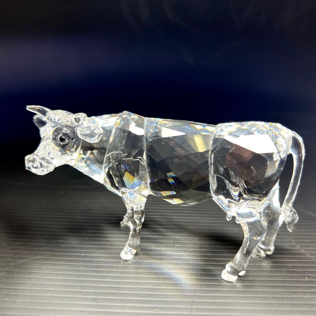 スワロフスキー　うし置物　横幅約11㎝　東Y7-0730⭐︎1Fタカチ