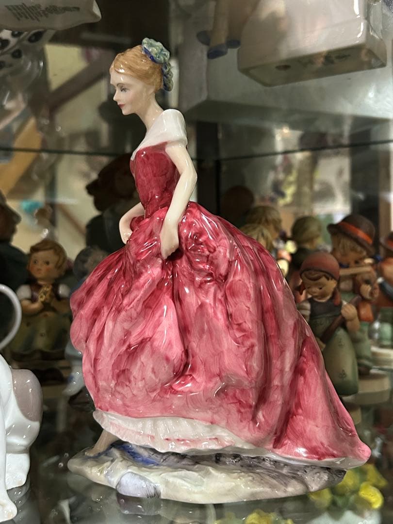 ロイヤルドルトン 人形　置物　オブジェ