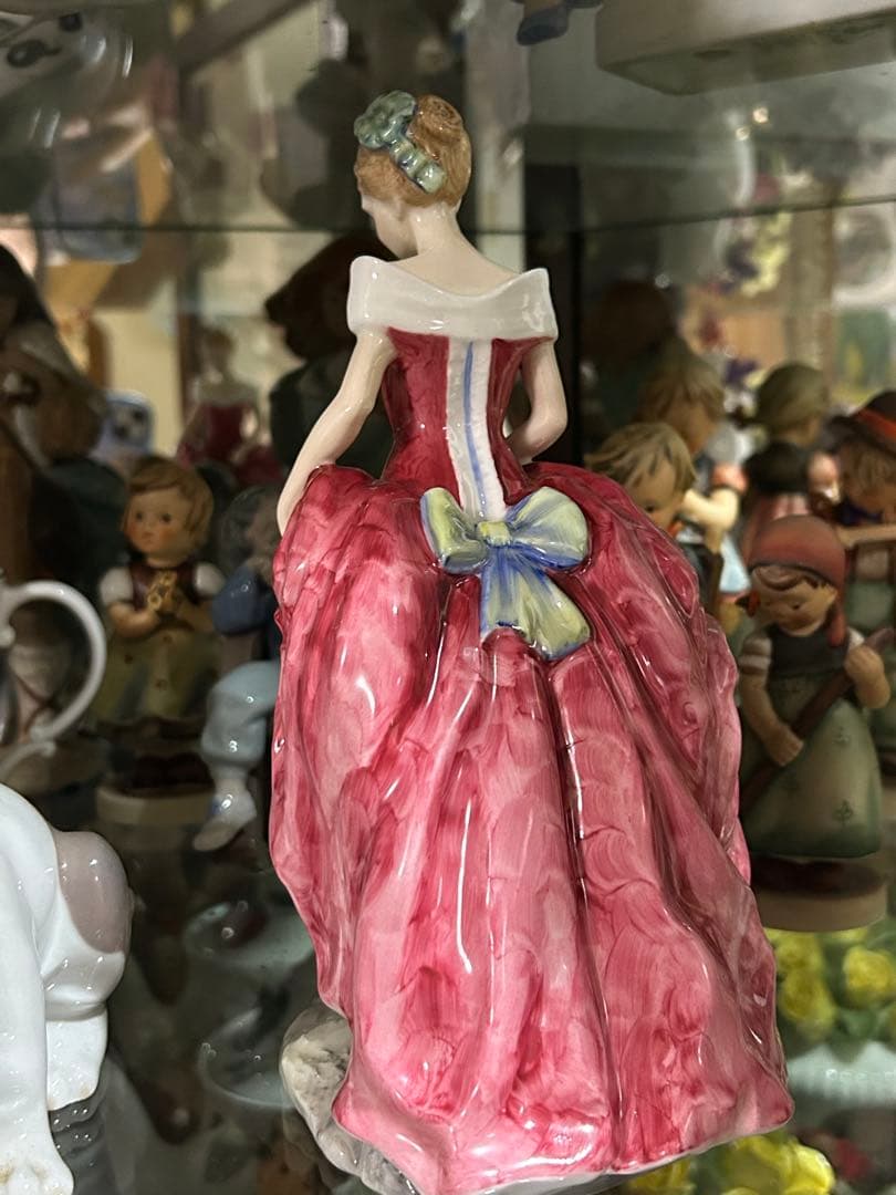 ロイヤルドルトン 人形　置物　オブジェ