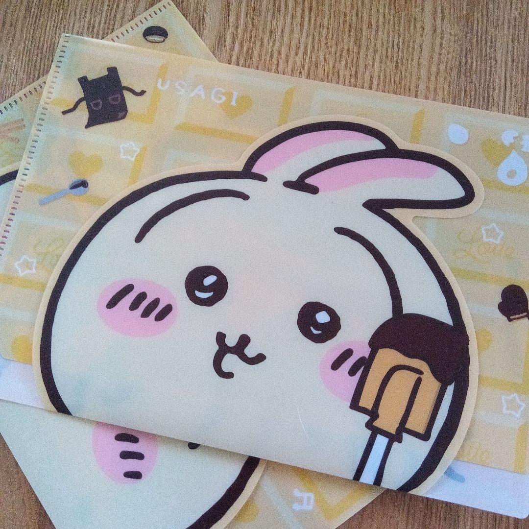 ちいかわ×ロッテ オリジナルマルチケース2柄 うさぎ　ダイカットうちわ