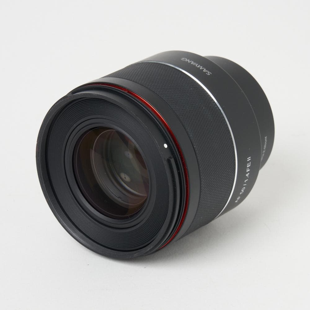 SAMYANG AF 50mm F1.4 FE II + レンズステーション