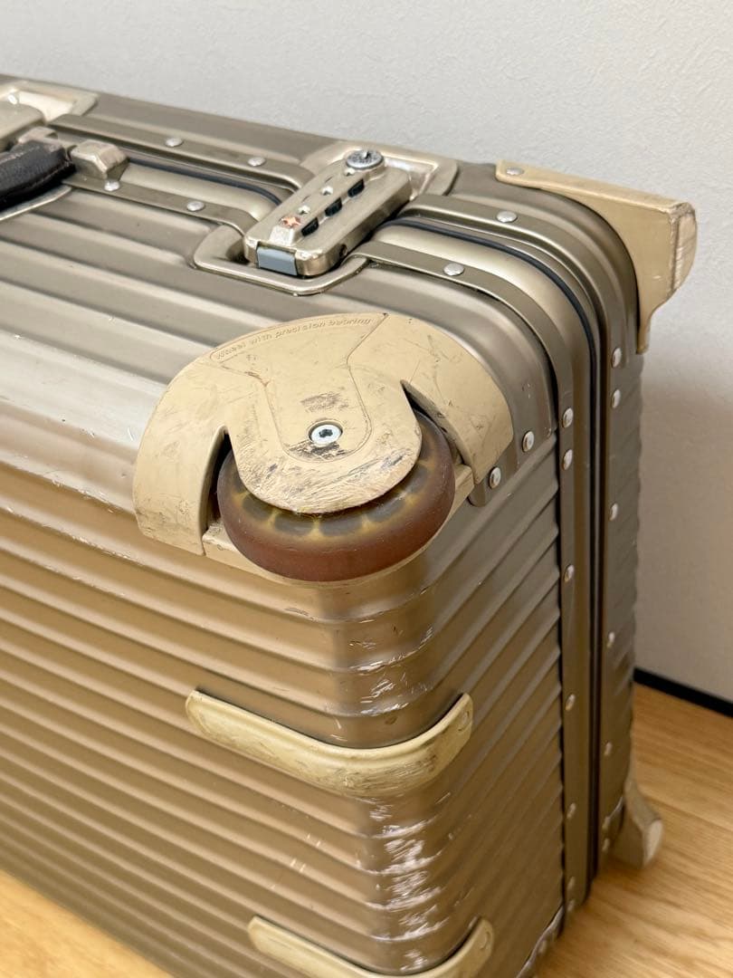 リモワ　RIMOWA PREMIUM シャンパンゴールド　トパーズ　63L　2輪