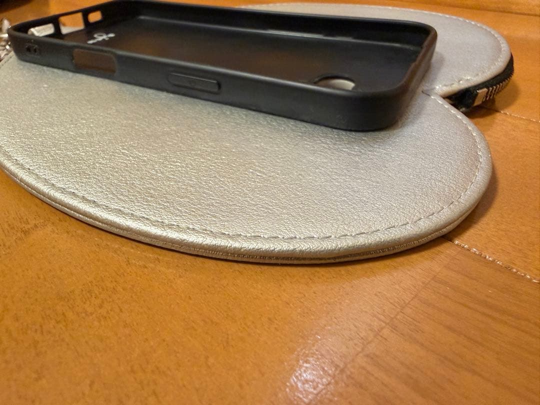 ajew ハート型 シルバー iPhone16用ケース