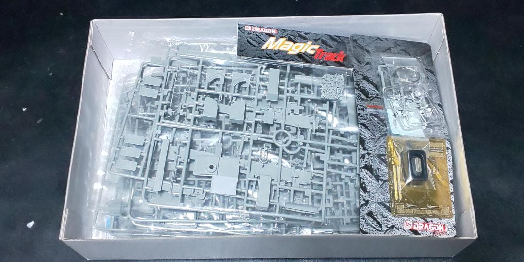 ドラゴン 1/35 三号突撃砲 F/8 後期型 w/ヴィンターケッテン