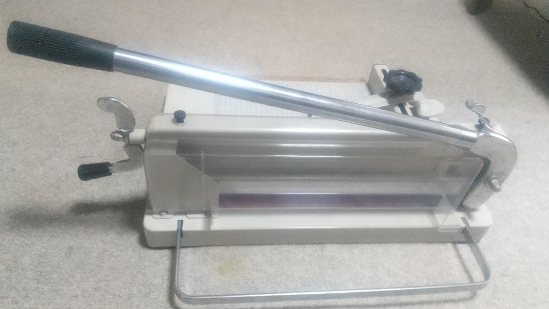 裁断機 A4サイズ 定規付き858A4ペーパーカッター