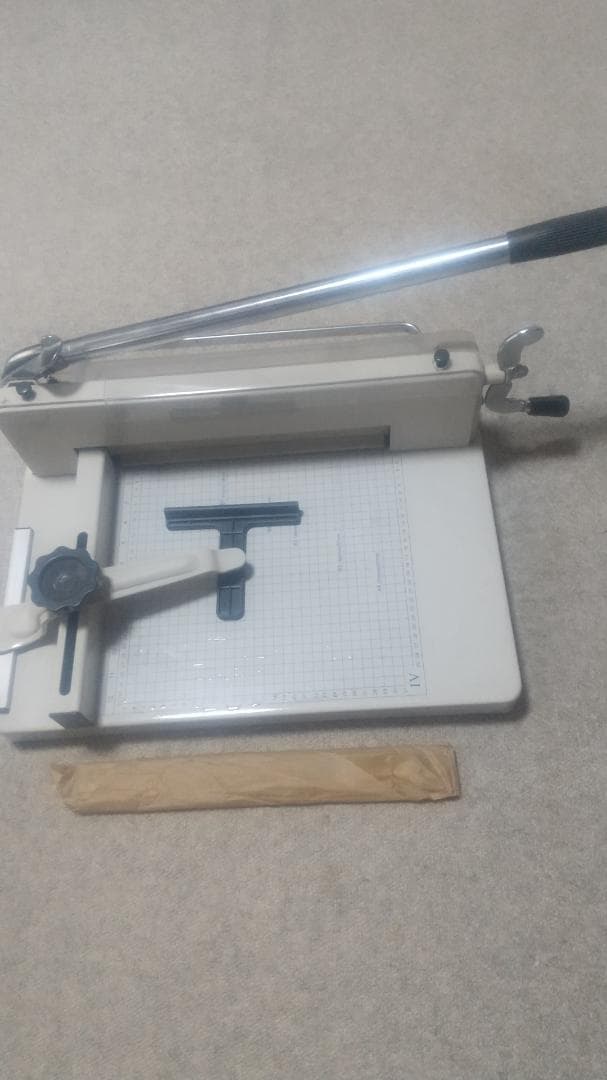 裁断機 A4サイズ 定規付き858A4ペーパーカッター