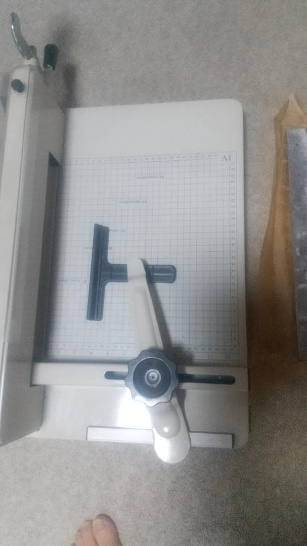 裁断機 A4サイズ 定規付き858A4ペーパーカッター