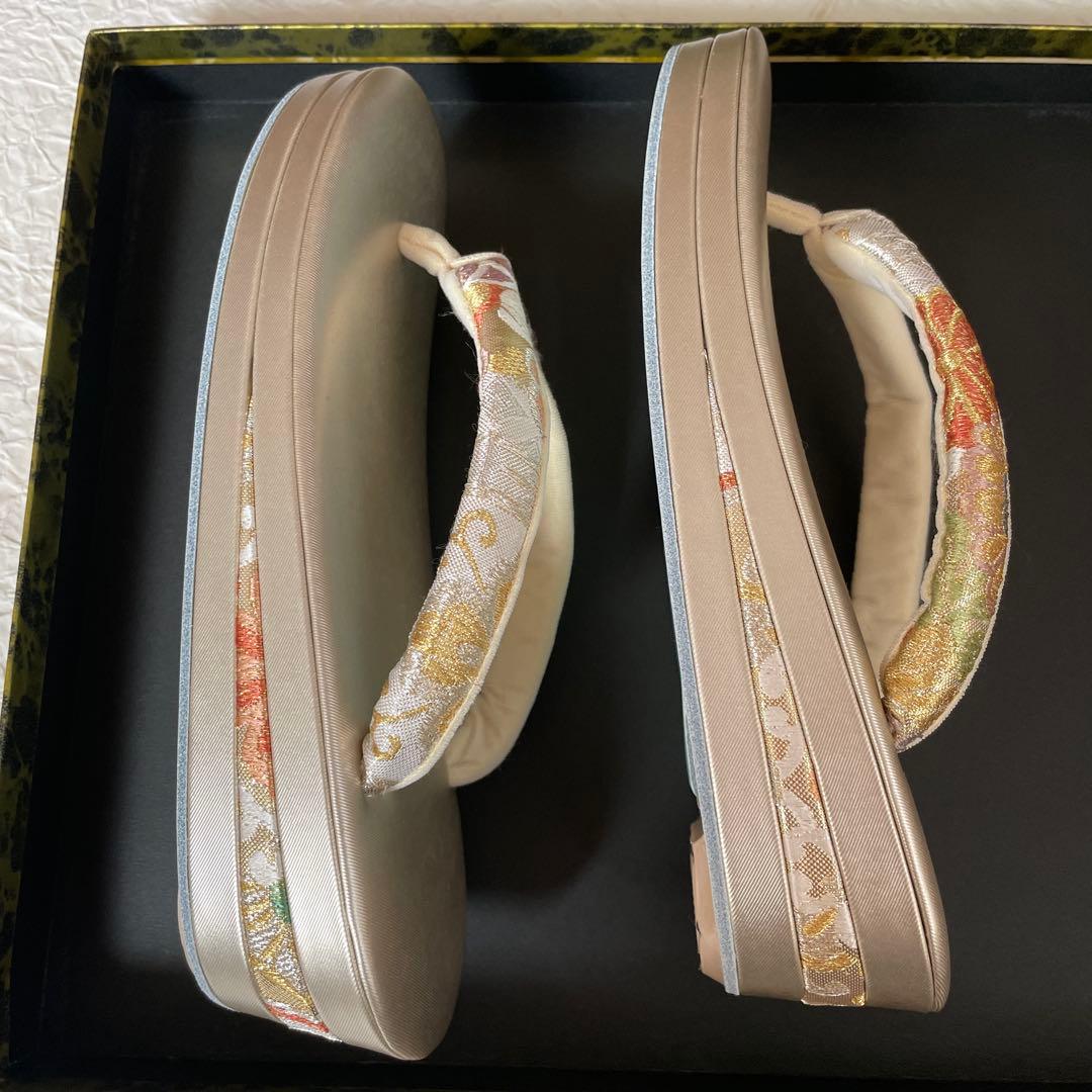 ぴよこ豆です。 バックと草履のセット　未使用品です。