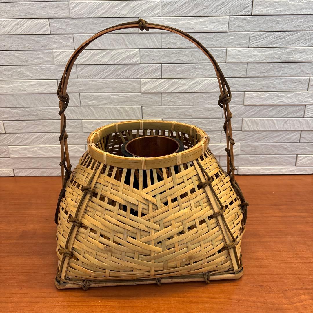 綺麗な形の宗全籠　籠花入　落とし付き