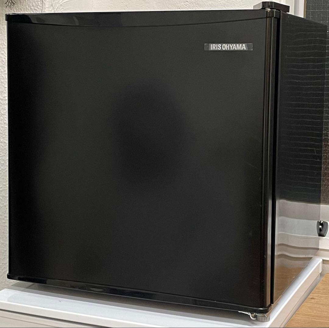 【ヤツや】IRIS OHYAMA -ブラック冷蔵庫-