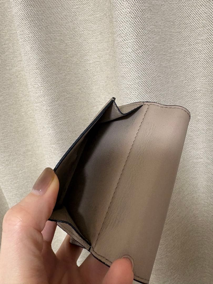 LOEWE アナグラム トライフォールド ウォレット サンド