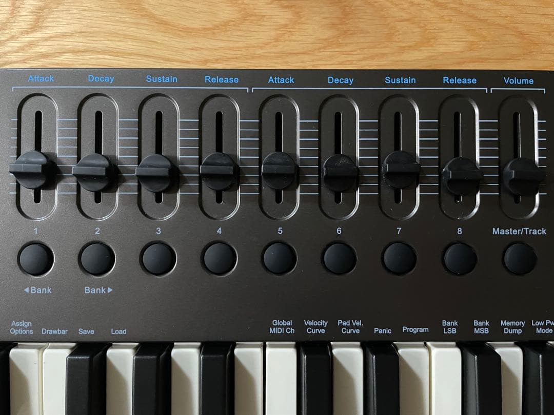 【美品】nektar IMPACT LX61+ MIDIコントローラー