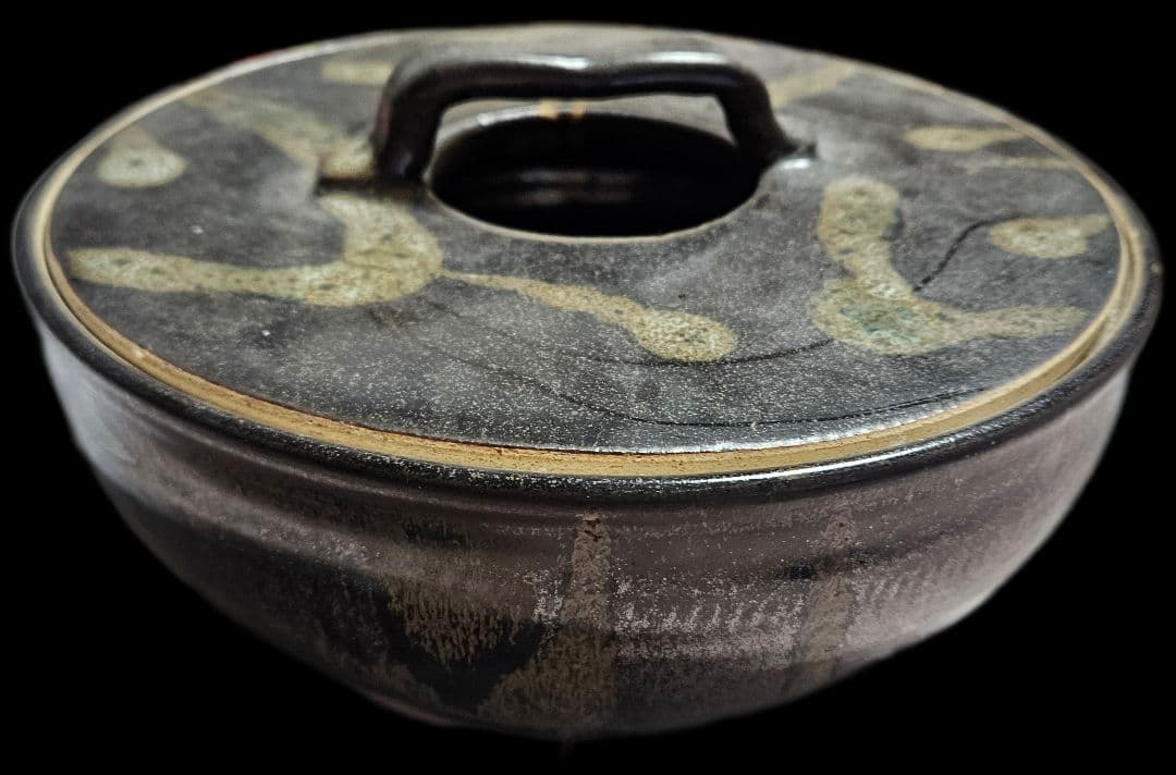 油滴天目の地に蕎麦釉薬の流れが美しい 容器