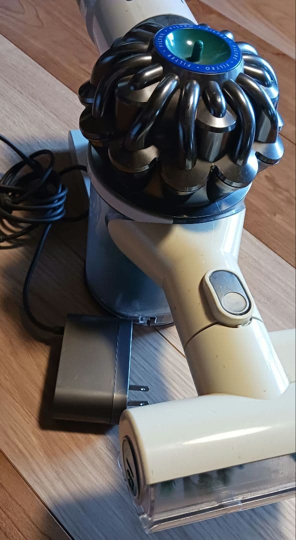 Dyson ハンディクリーナー本体 充電器付き