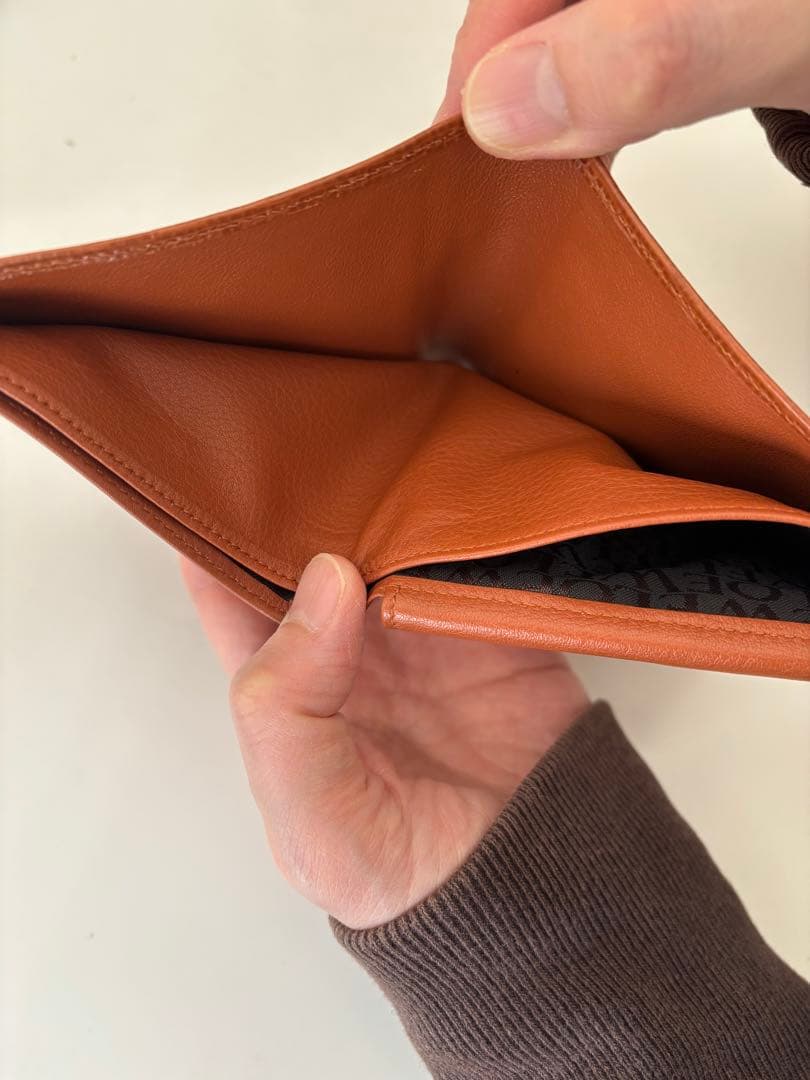 LOEWE ブラウンレザー 二つ折り財布