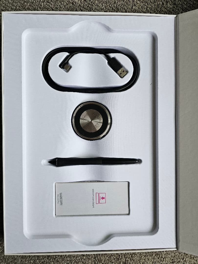 Wacom Intuos Pro M ペンタブレット 本体 PTH-660/K0