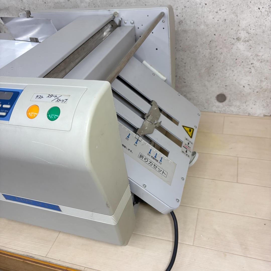 【50Hz専用】LION LF-811N 手動設定紙折機 2つ折りタイプ 折り機