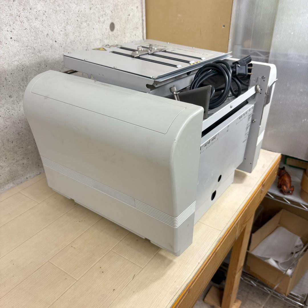 【50Hz専用】LION LF-811N 手動設定紙折機 2つ折りタイプ 折り機