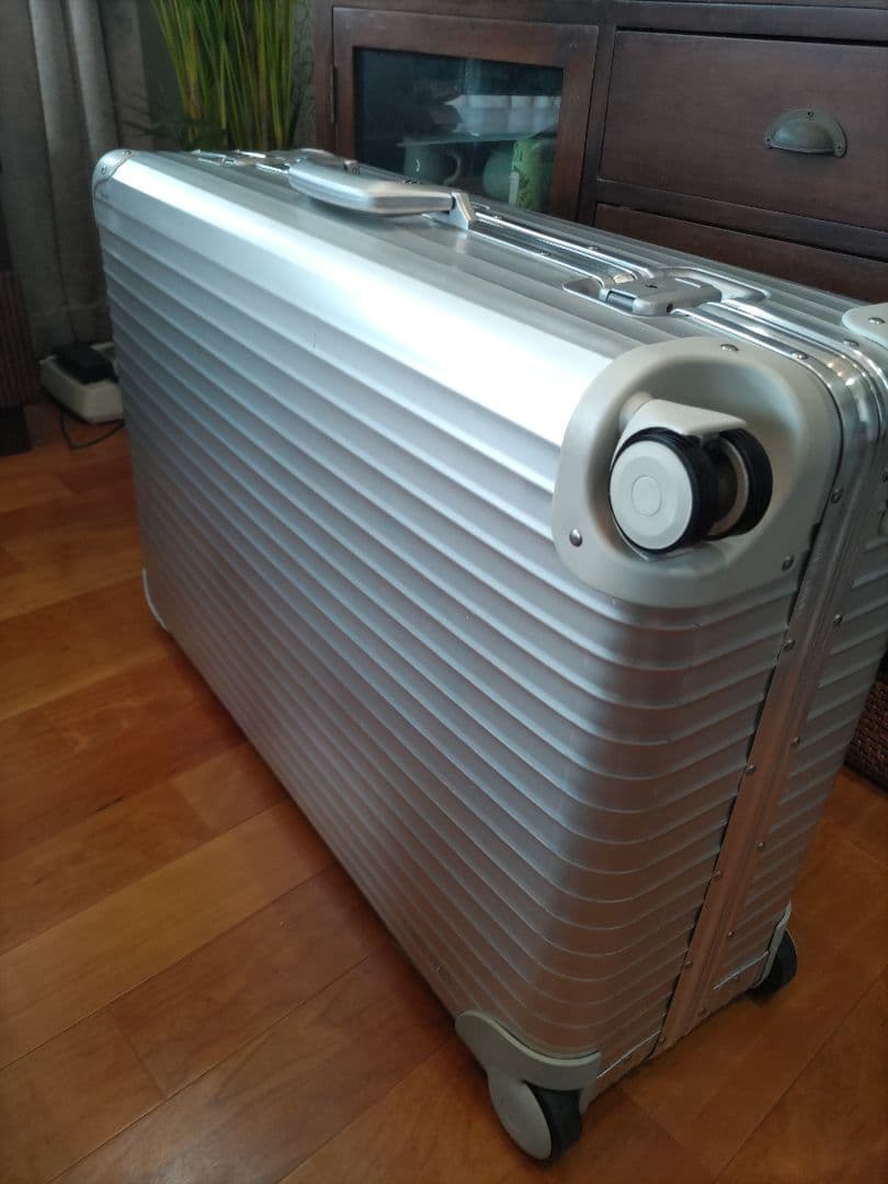 実使用無し【奇跡の超美品】■リモワ■トパーズ■銀ロゴ■104l■RIMOWA■