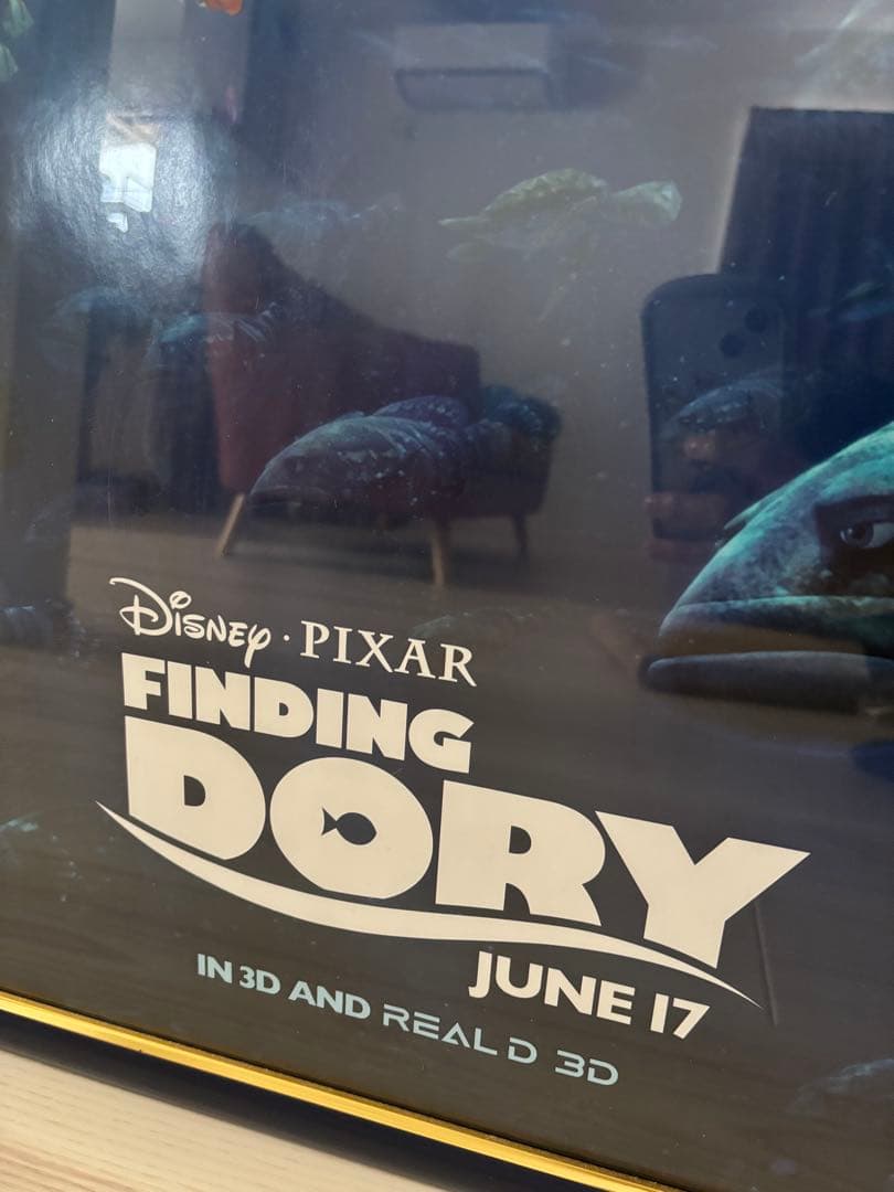 ファインディングドリー　映画館用ポスター額縁付き