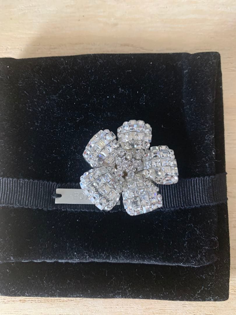 ヒマワリ様　フォクシー ブローチ　ケース付き