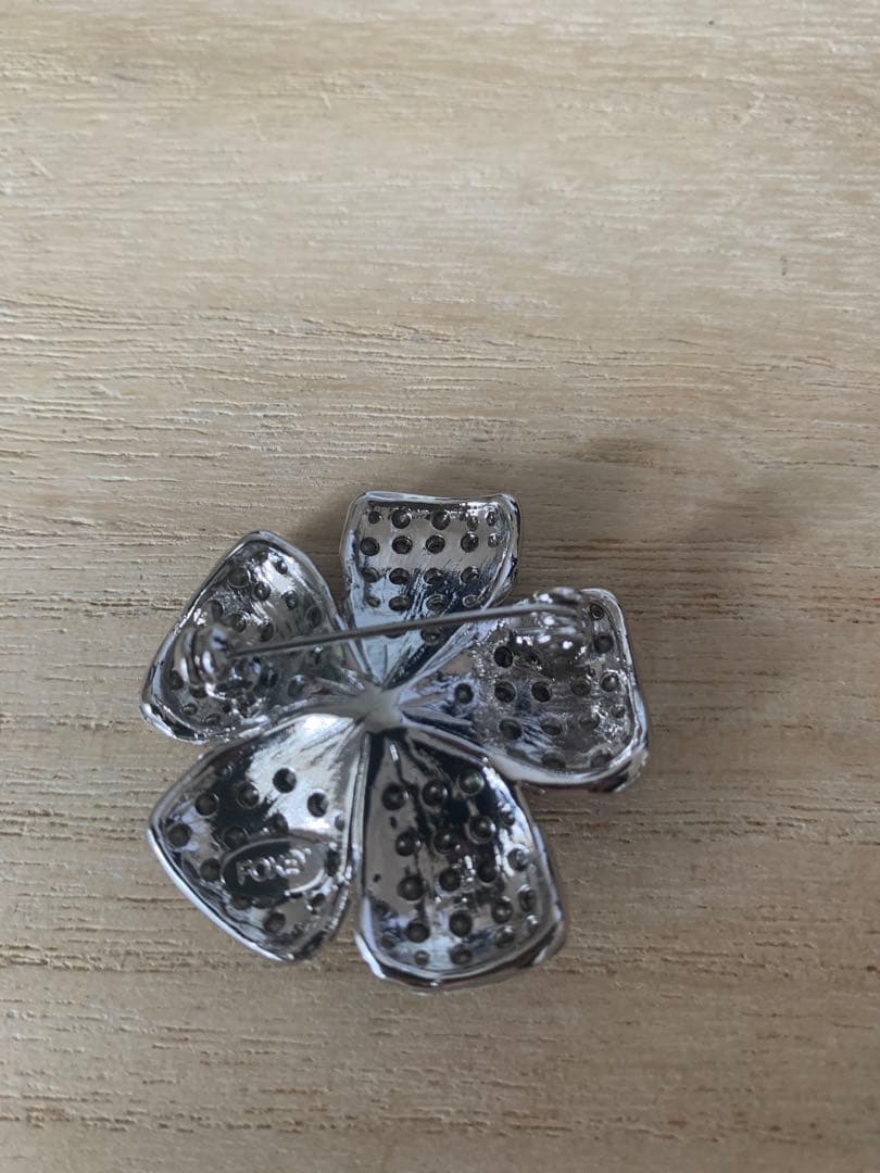 ヒマワリ様　フォクシー ブローチ　ケース付き