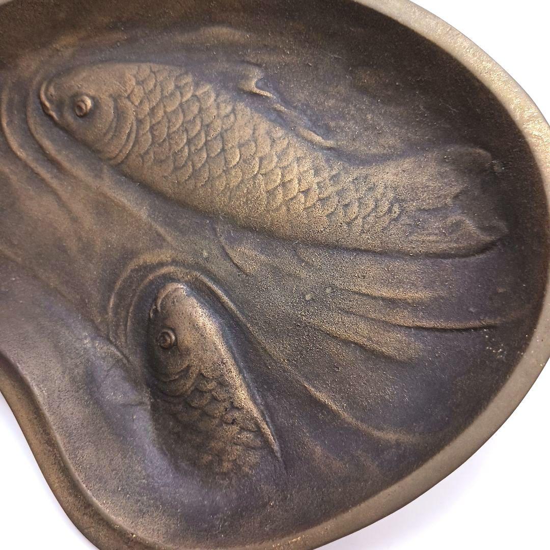 Y3122-84 津田永寿作 鋳銅 魚文 飾皿