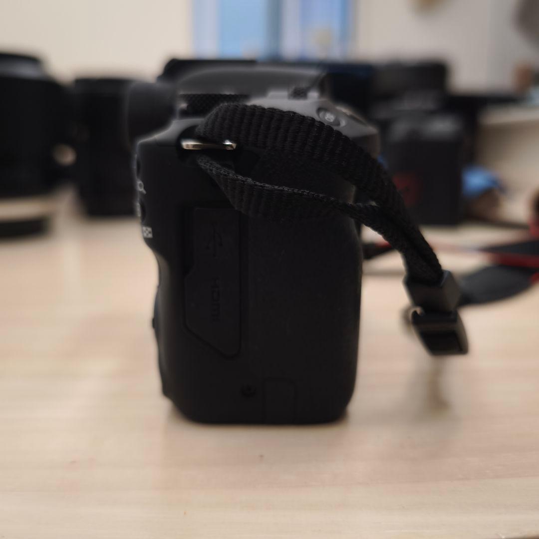 Canon EOS R50 ミラーレス一眼 本体のみ