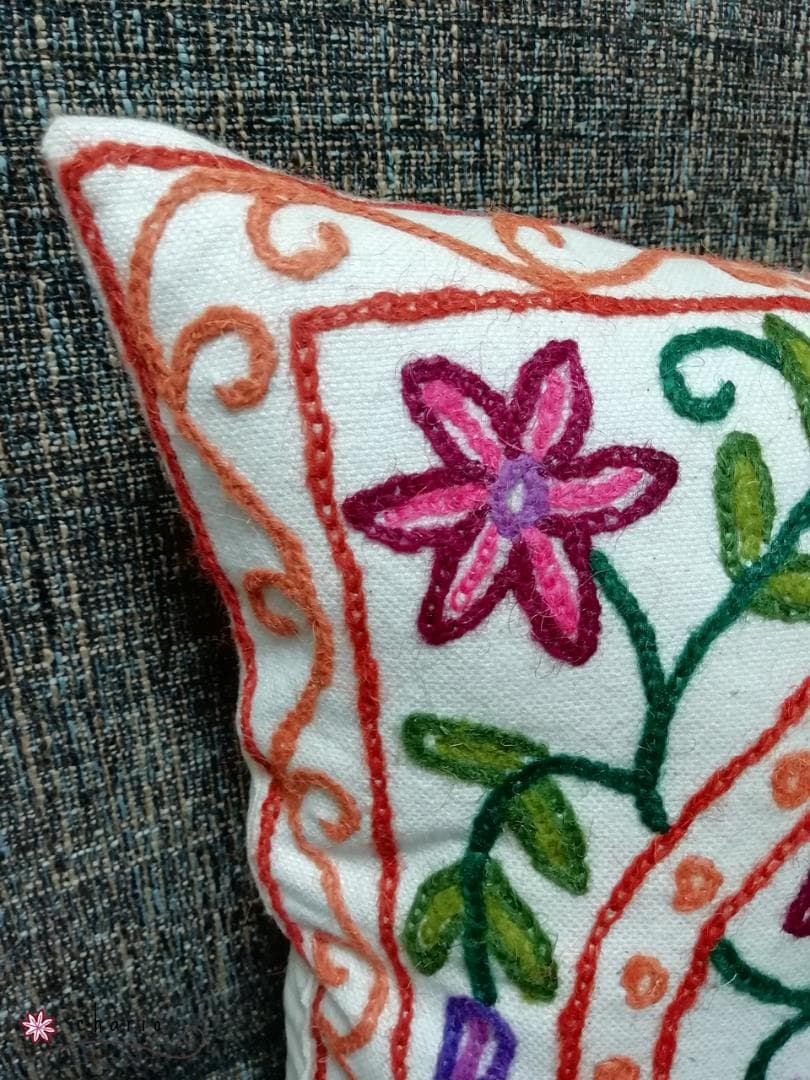 【雑貨屋・仕入れ】花柄クッションカバー（刺繍・ハンドメイド）