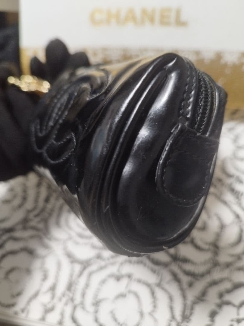 CHANEL 黒 レザー パテント　斜め掛け