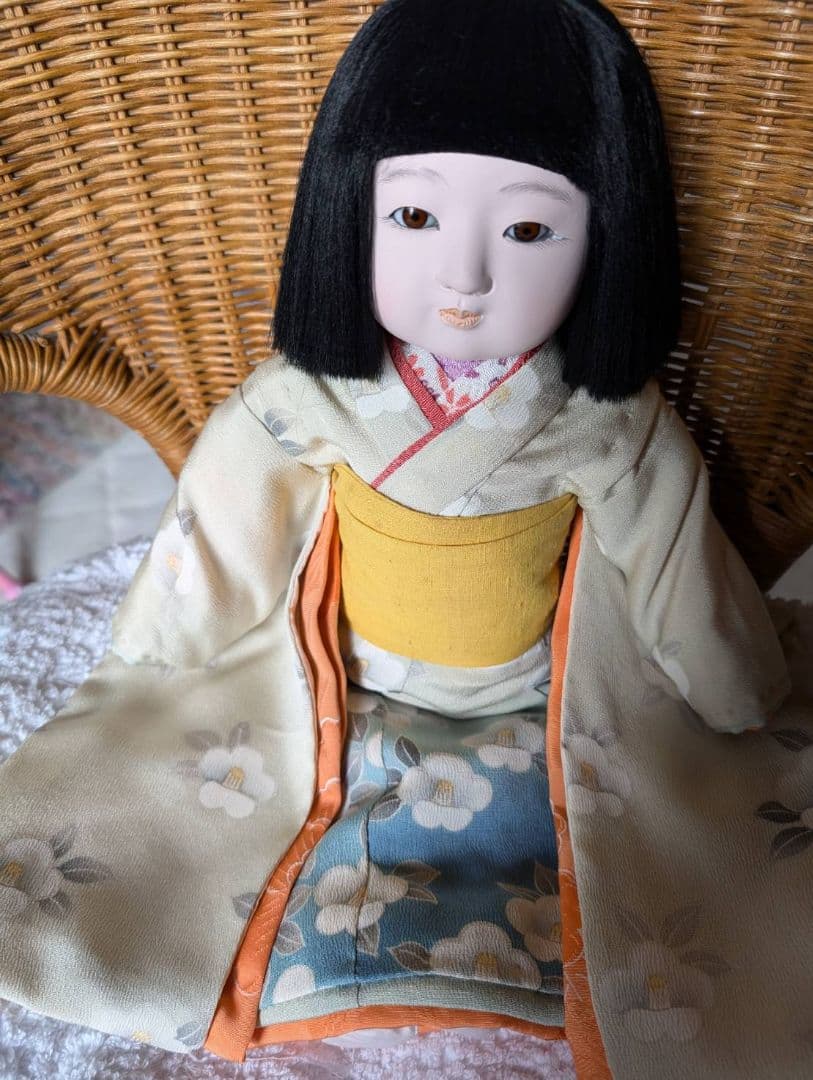 市松人形 黒髪 クリーム色着物