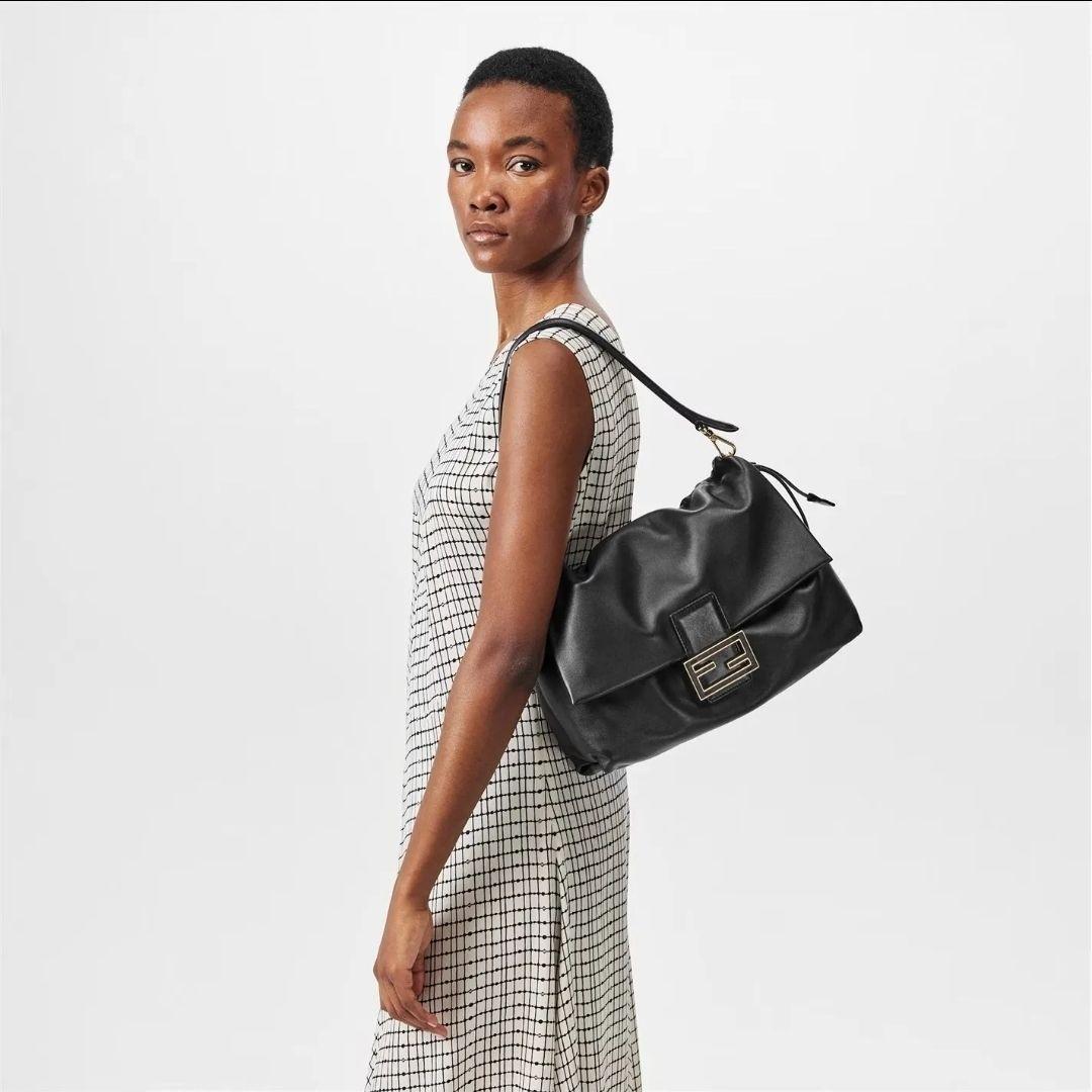 未使用新作 FENDIマンマバゲットフェンディ ラージバッグ