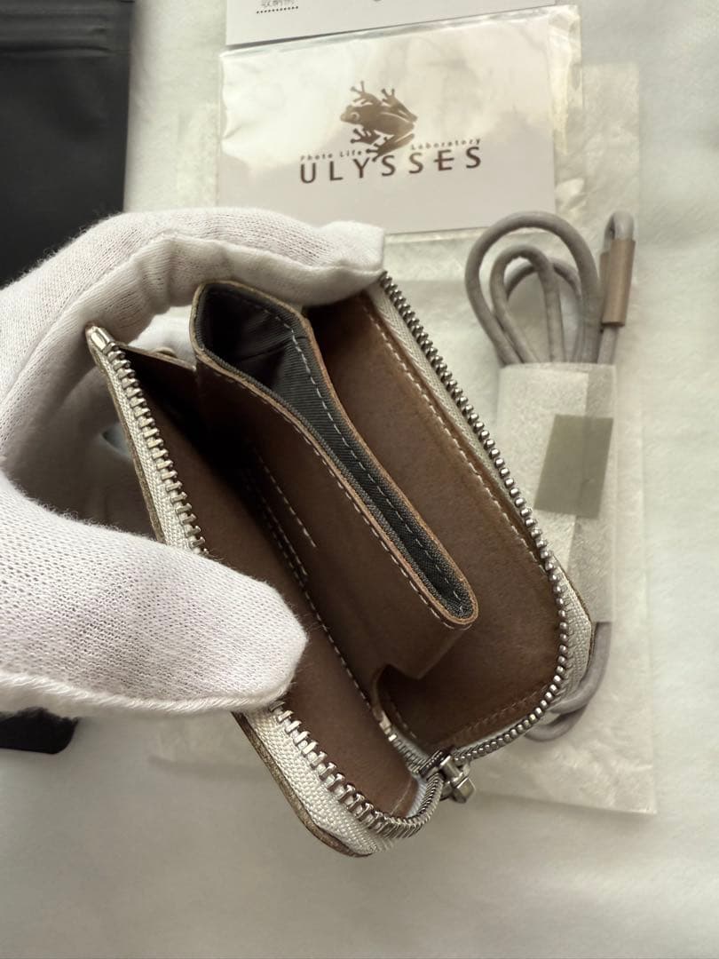 未使用　ULYSSES コモドリベルタ　ミニ財布　ユリシーズ　ウォレット　本革