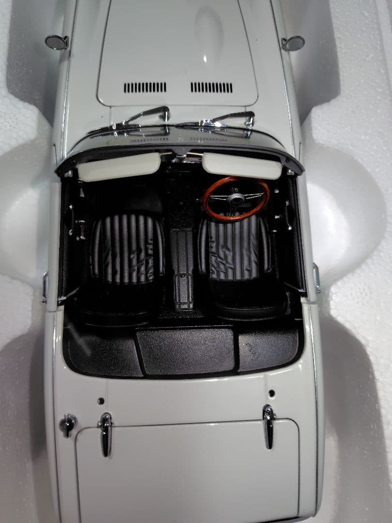 AUTOart Honda S800 1:18 ホワイト