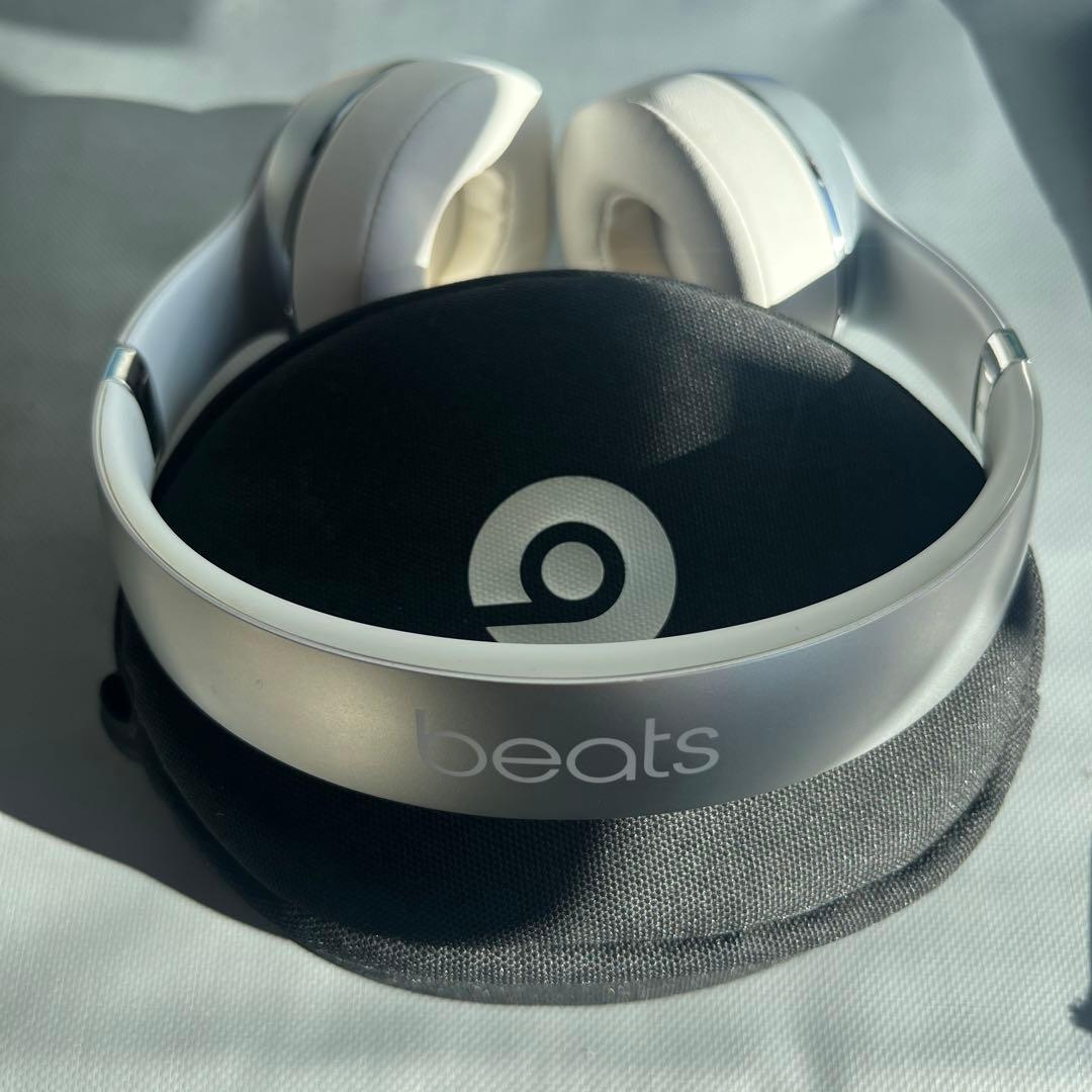 beats solo3 ワイヤレスヘッドホン　シルバー