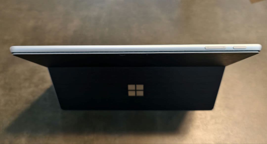 【ほぼ未使用】Surface pro 10 16GB/256GB 画面1箇所傷有