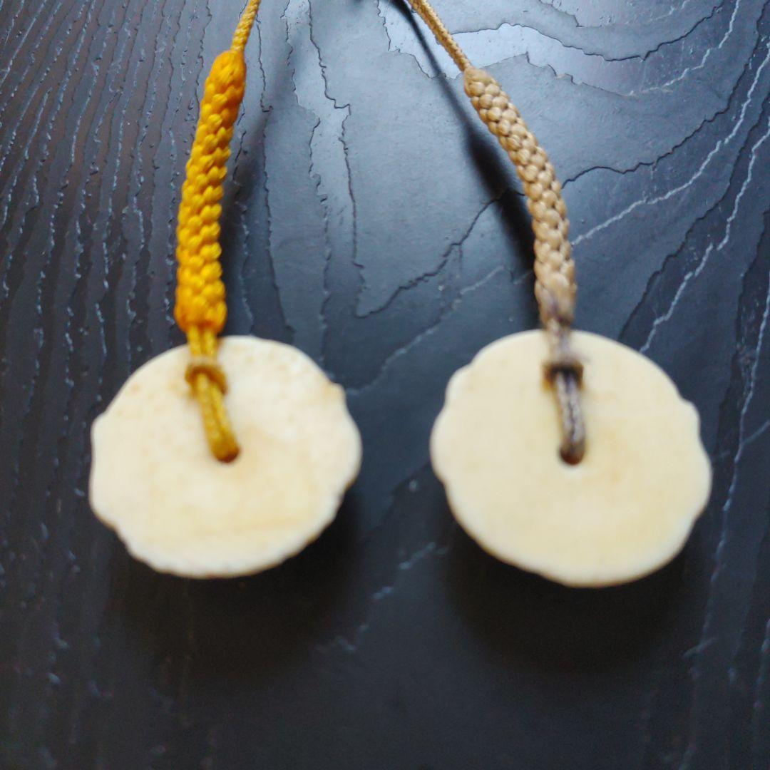 印籠　携帯薬入れ(おそらく紫檀)と　根付け(希少アイボリー)二つ