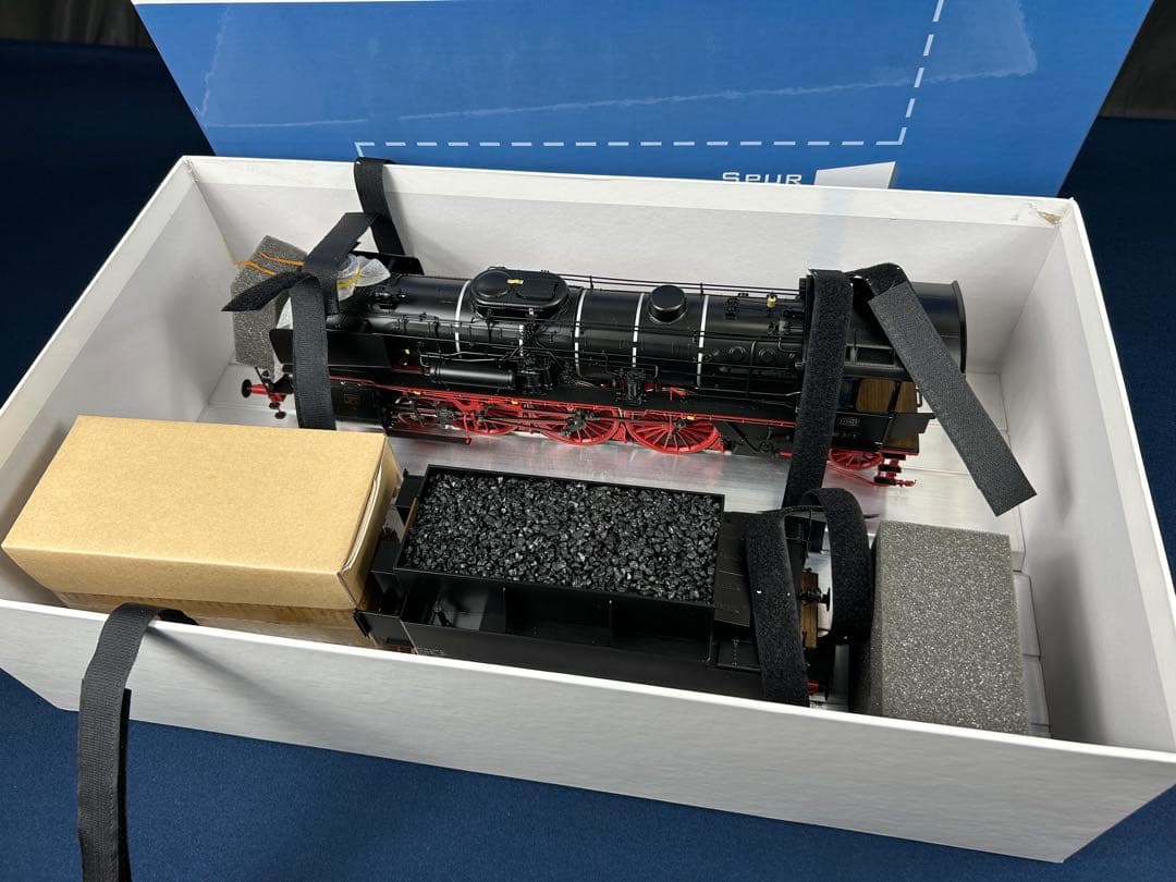 ドイツ 蒸気機関車 KM1 Modellbau BAUREIHE 18.3