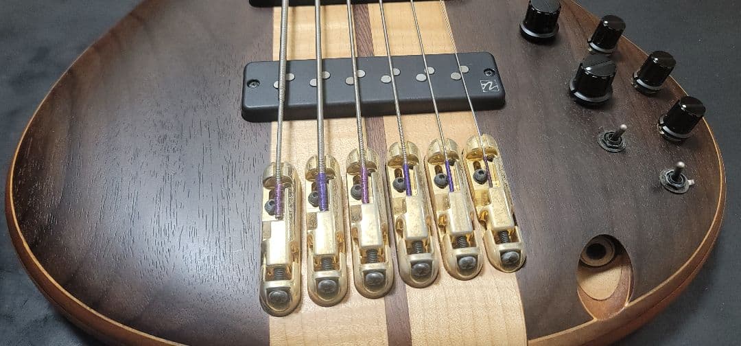 エレキベース6弦