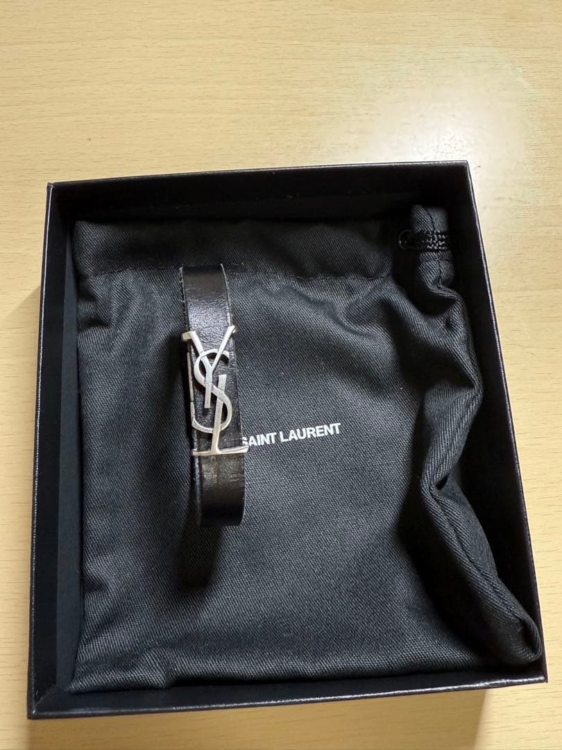 SAINT LAURENT カサンドラ レザーブレスレット シルバー