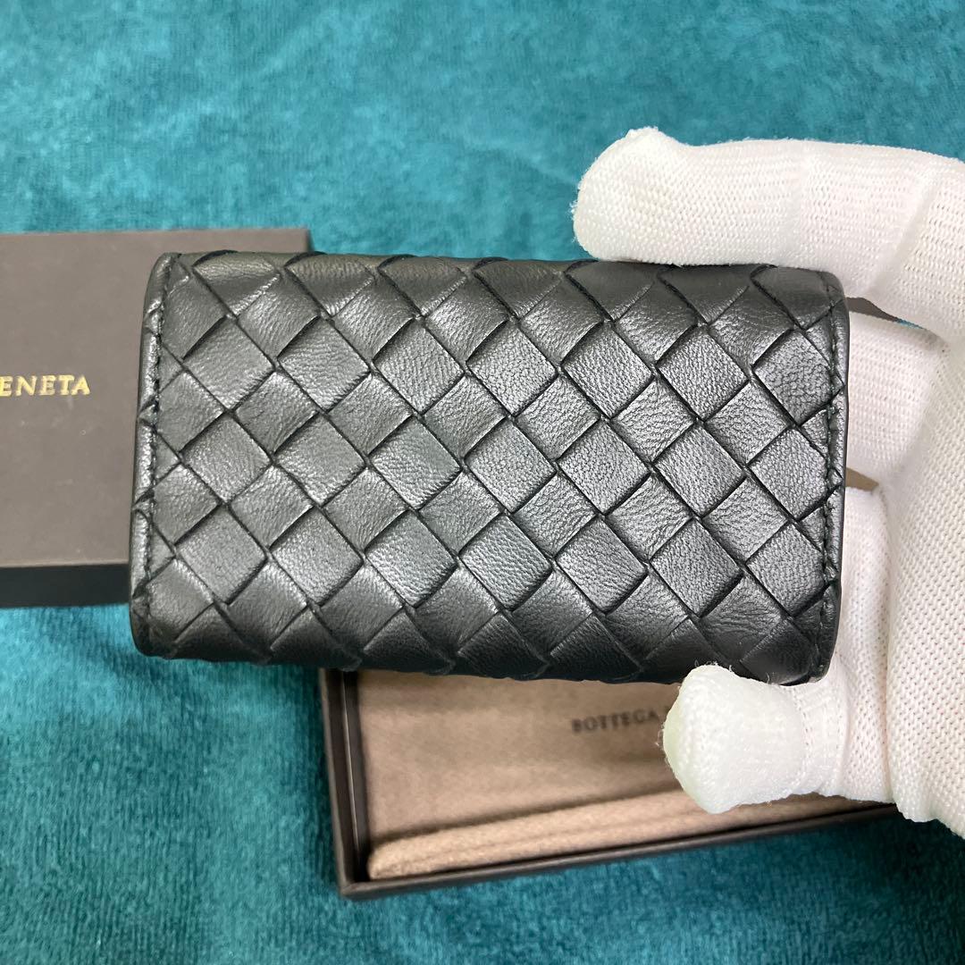 ボスBottega Veneta イントレチャートブラックレザーキーケース