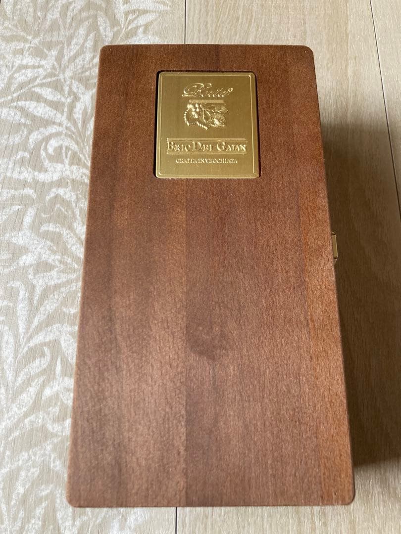 ベルタ ブリック デル ガイアン 2014 ブランデー　木箱　お酒　高級