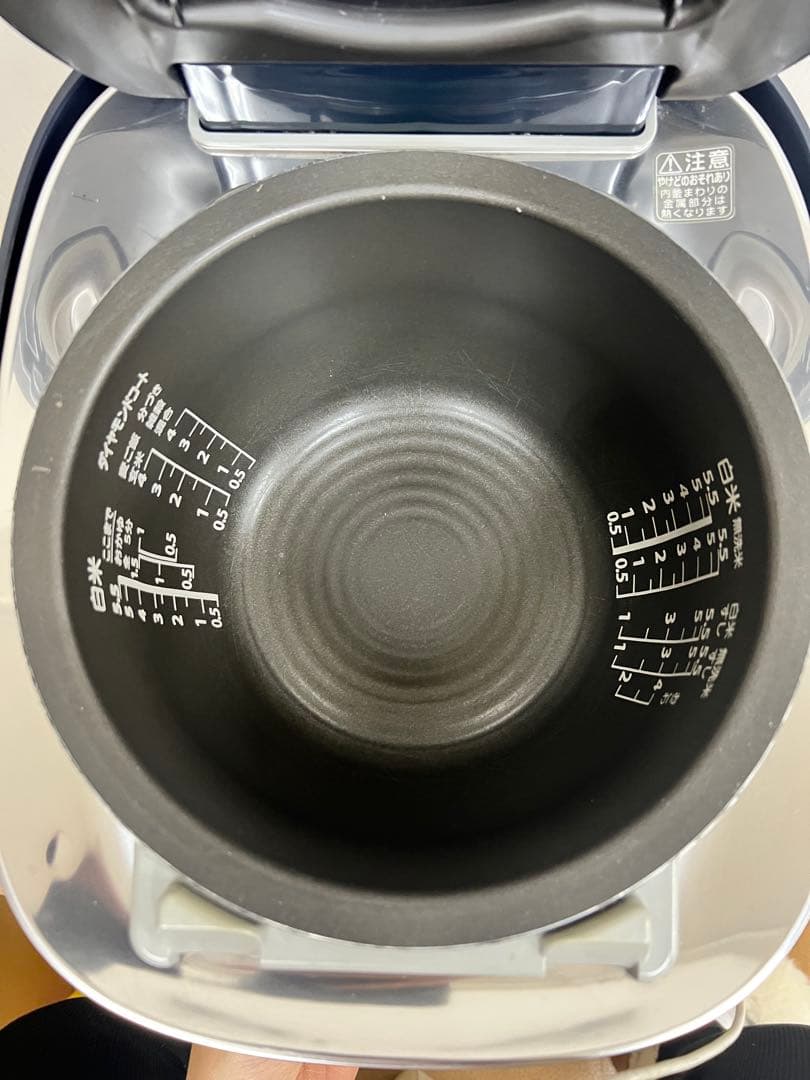 TOSHIBA 東芝 真空圧力IH炊飯器 RC-10VSN 2019年製