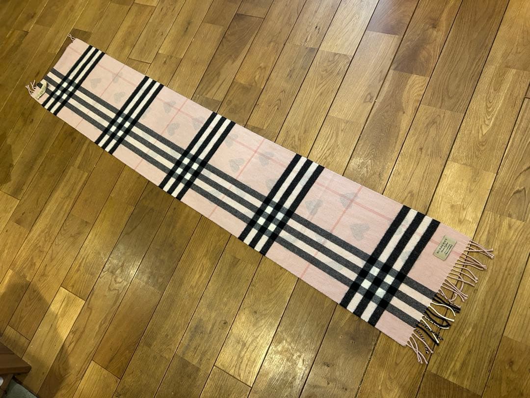 Burberry ハート柄マフラー ピンク