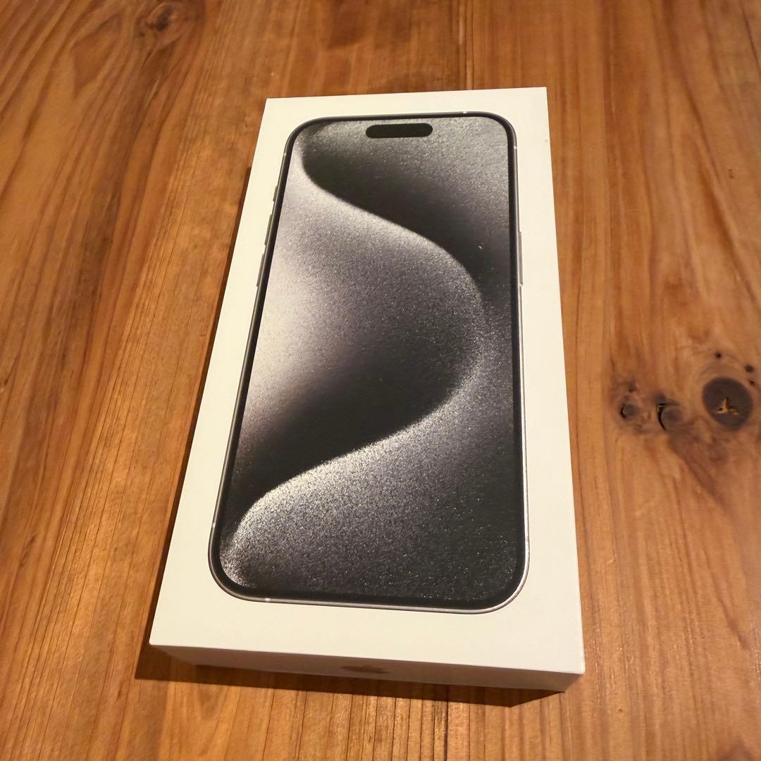 iPhone 15Pro ホワイトチタニウム　256GB
