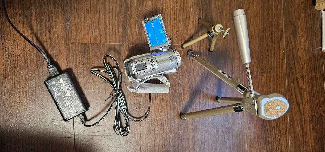 希少！SONY ソニー DCR-PC350　ハンディカム(レア３脚付き)