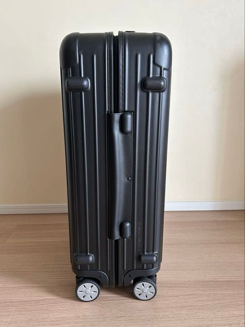 RIMOWA ブラック キャリーケース 中型　ポリカーボネート　4輪