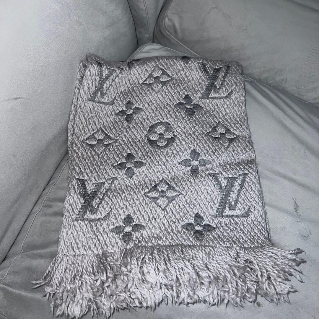 Louis Vuitton グレー マフラー